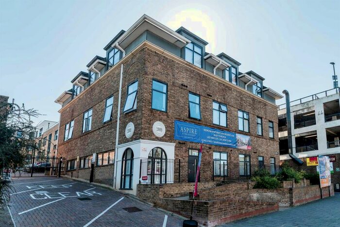 2 Bedroom Apartment For Sale In Marlowes, Hemel Hempstead, HP1
