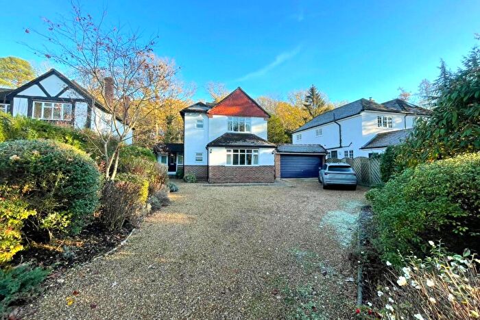 4 Bedroom Detached House For Sale In Horseshoe Lane, Ash Vale, Surrey, GU12