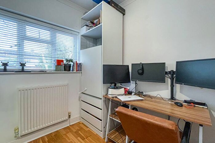 2 Bedroom Flat To Rent In Adela Avenue, Motspur Park, New Malden, KT3