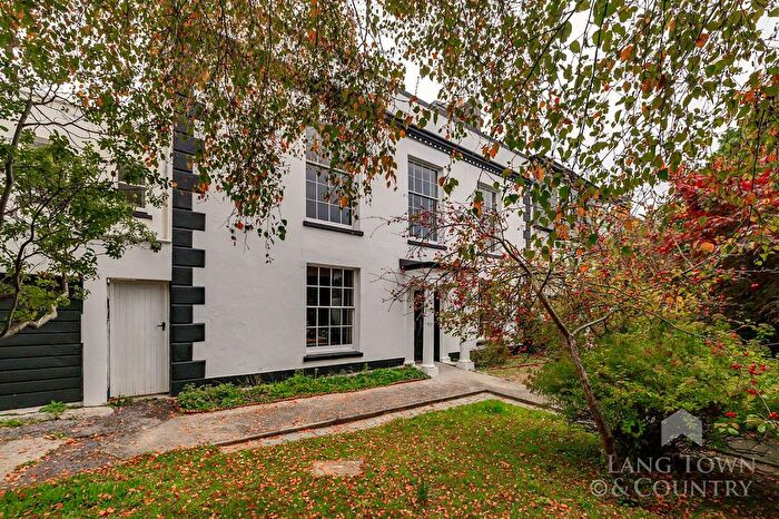 6 Bedroom End Terrace House For Sale In Woodside, Greenbank, Plymouth, PL4