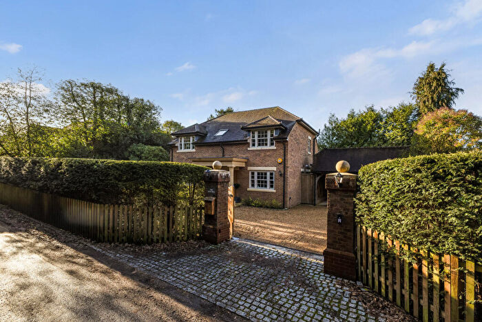 4 Bedroom Detached House For Sale In Woolmer Lane, Bramshott, GU30