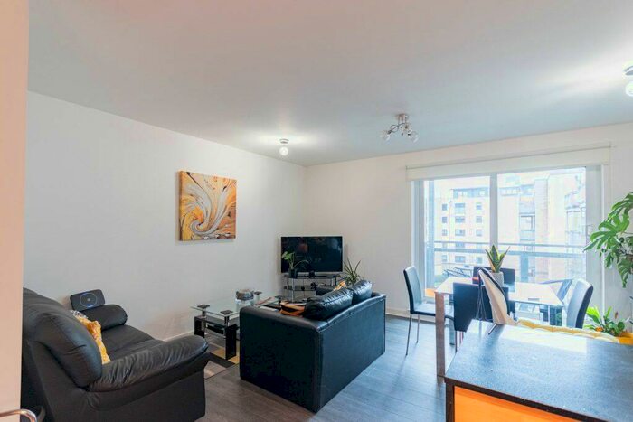 2 Bedroom Flat To Rent In L &#; Hawkhill Close, Edinburgh, EH7