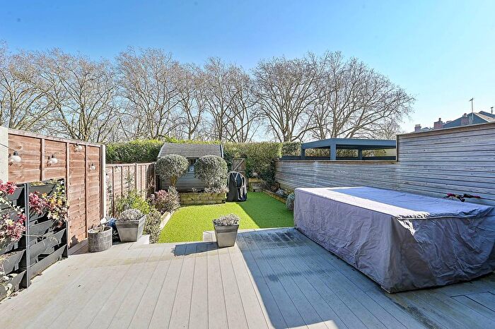 4 Bedroom Semi-detached House To Rent In Bellevue Road, Pitshanger Lane, London, W13