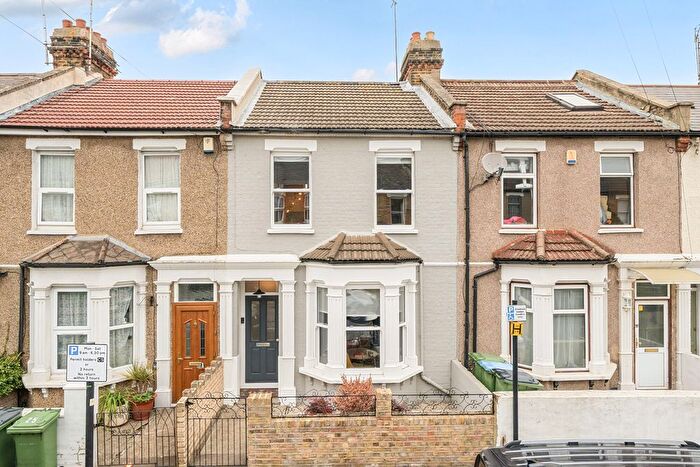 3 Bedroom Detached House For Sale In Rathmore Road, London, SE7