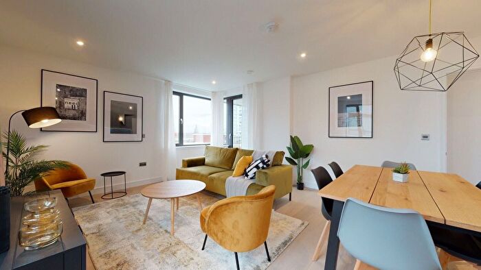 3 Bedroom Flat To Rent In Cremer Street, London, E2