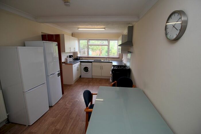 1 Bedroom Detached House To Rent In Douglas Road, Surbiton, KT6