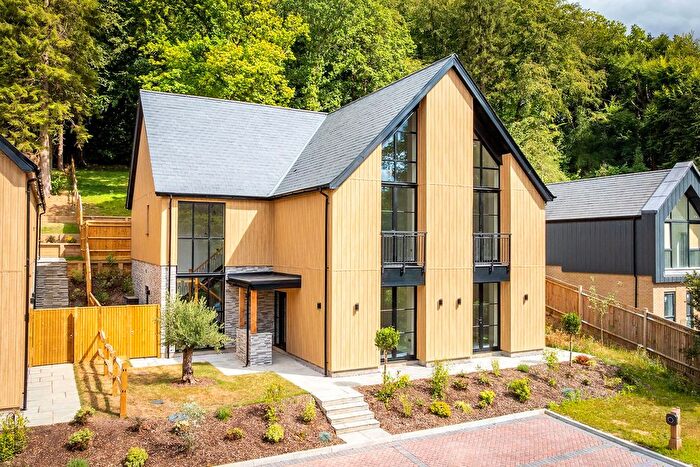 4 Bedroom Detached House For Sale In Hindhead Road, Haslemere, Surrey, GU27