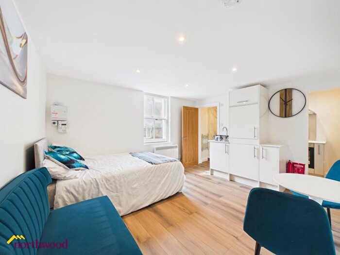 Studio To Rent In George Street, Banbury, OX16