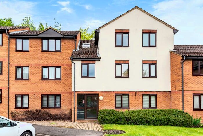 1 Bedroom Apartment To Rent In Knaves Hollow, Wooburn Moor, HP10