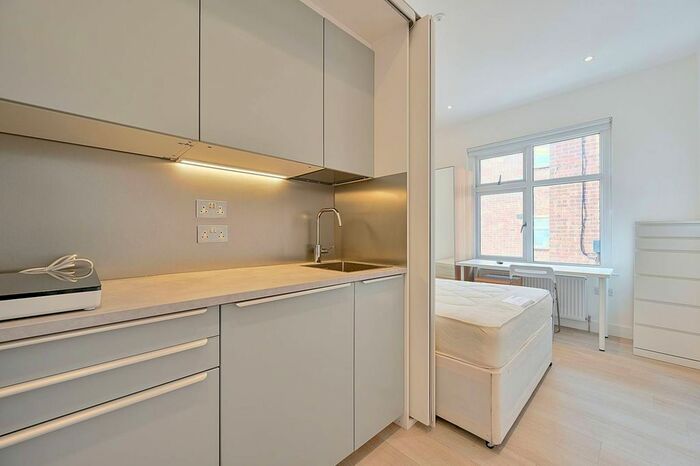 Studio To Rent In Oakley Avenue, Ealing, London, W5