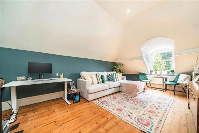 3 Bedroom Flat For Sale In The Village, Charlton, SE7