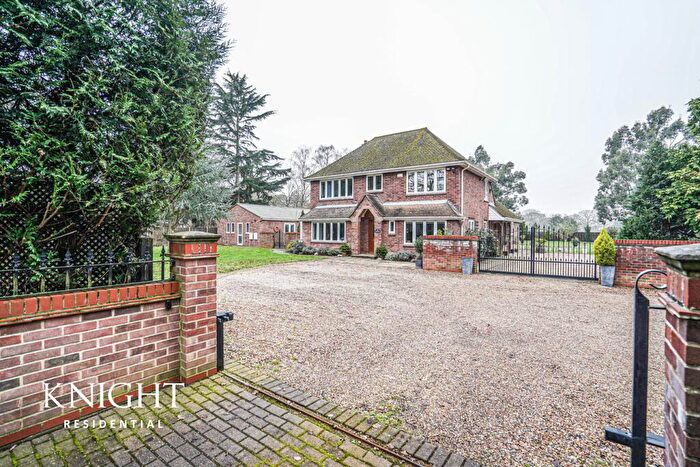 4 Bedroom Detached House For Sale In Layer Road, Kingsford, Colchester, CO2