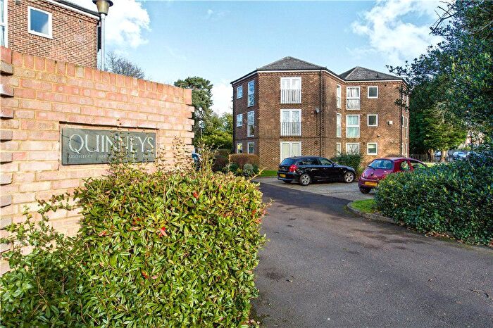 2 Bedroom Flat For Sale In Quinneys, Farnborough, Hampshire, GU14