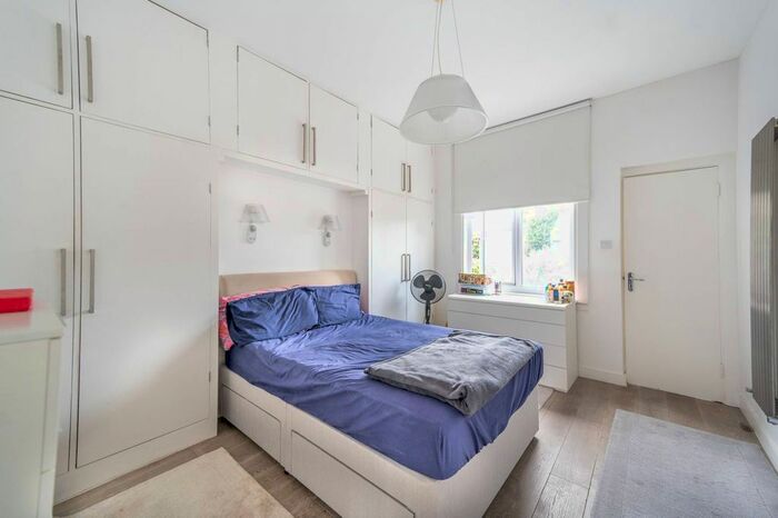 1 Bedroom Flat To Rent In Essex Road, Acton, London, W3