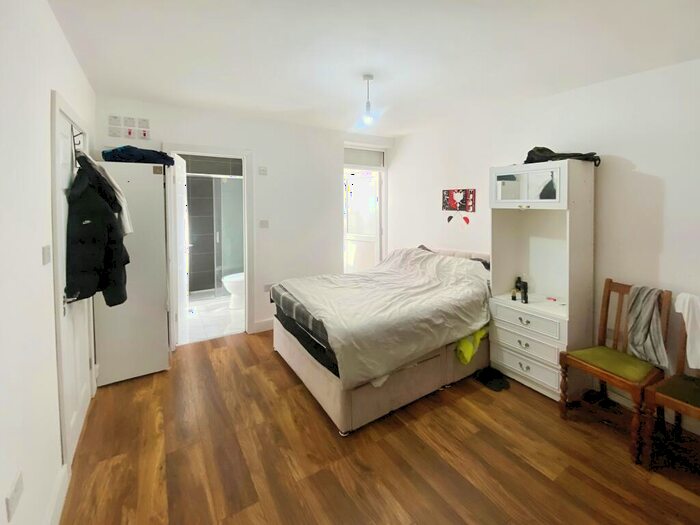 Studio To Rent In Romford Road London, E12