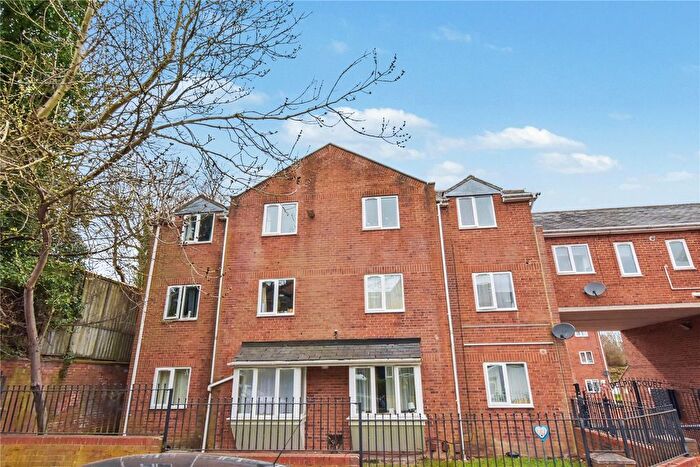 2 Bedroom Flat For Sale In Delph Court, Leeds, West Yorkshire, LS6