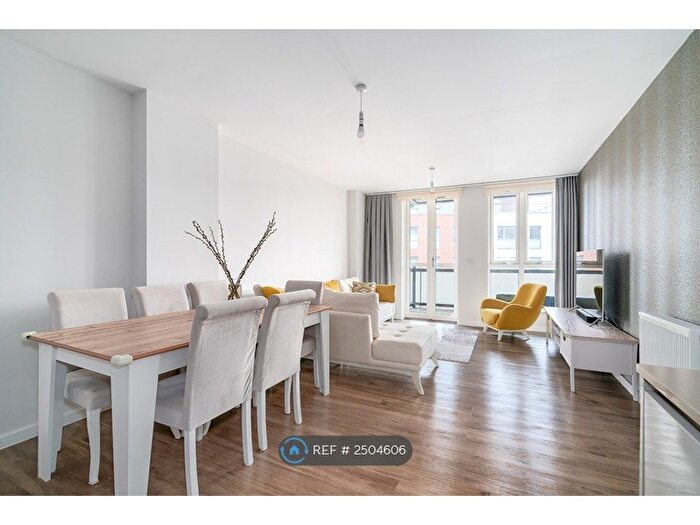 2 Bedroom Flat To Rent In Maypole Court, London, E3