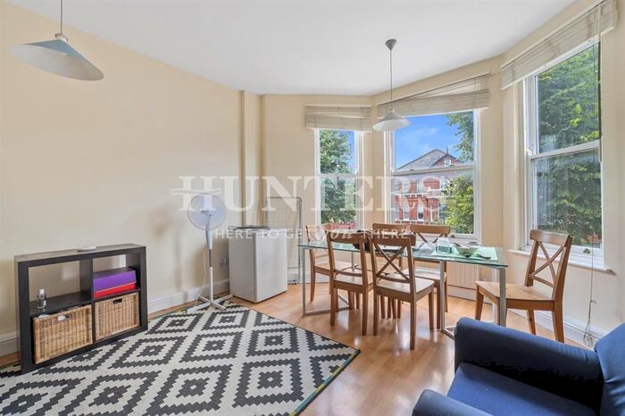 3 Bedroom Flat To Rent In Minster Road, London, NW2
