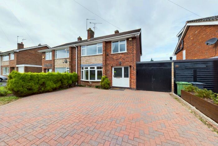 3 Bedroom Semi-Detached House To Rent In Woodcote Avenue, Kenilworth, Warwickshire, CV8