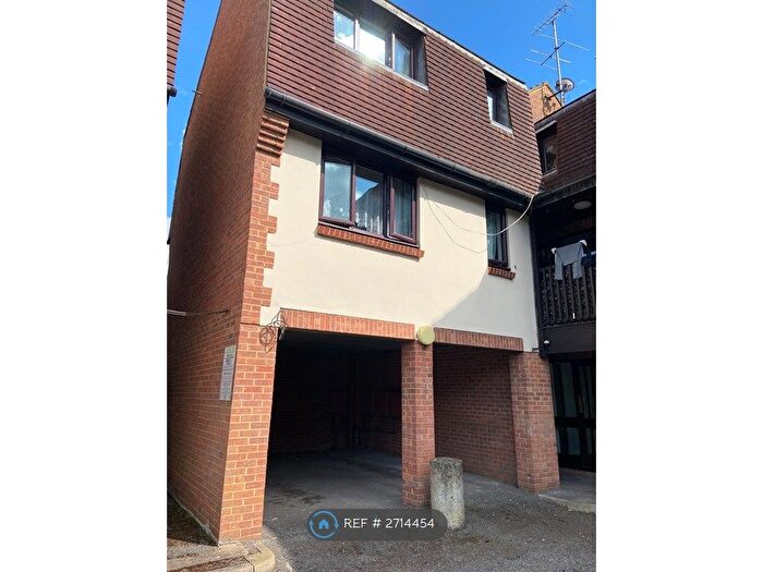 2 Bedroom Terraced House To Rent In Osborne Mews, Slough, SL1