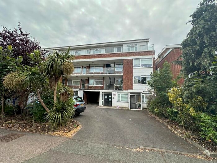 2 Bedroom Flat To Rent In The Ridgeway, London, E4