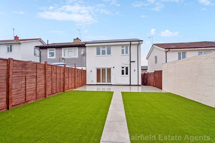 3 Bedroom Semi-detached House To Rent In Hoylake Gardens, South Oxhey, Watford, WD19