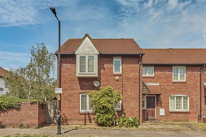 3 Bedroom Terraced House For Sale In Strathnairn Street, Bermondsey, SE1