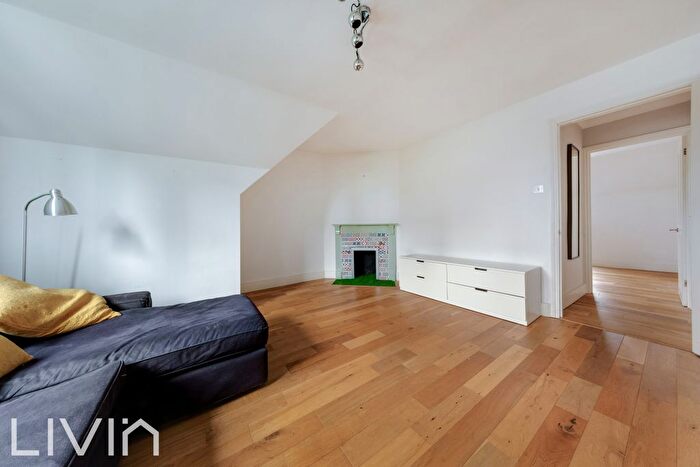 2 Bedroom Flat To Rent In Beech House Road, CR0