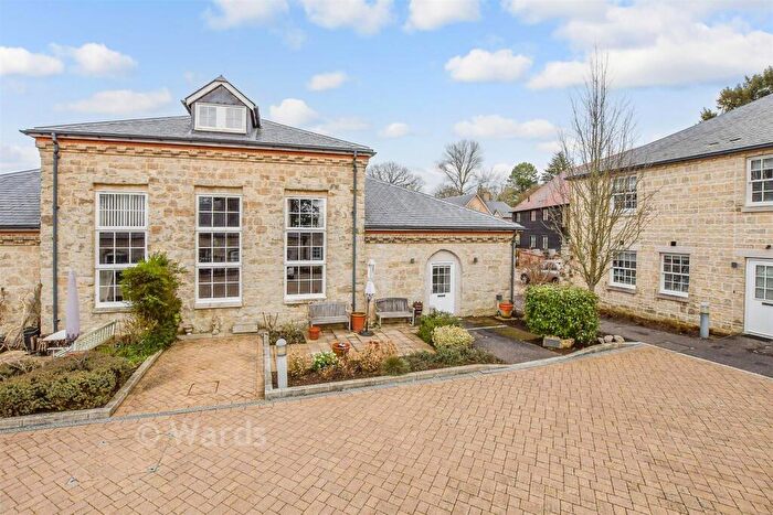 2 Bedroom Cottage For Sale In Mote Park, Maidstone, Kent, ME15