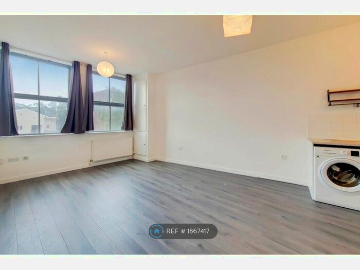 1 Bedroom Flat To Rent In Hanover House, London, SE18