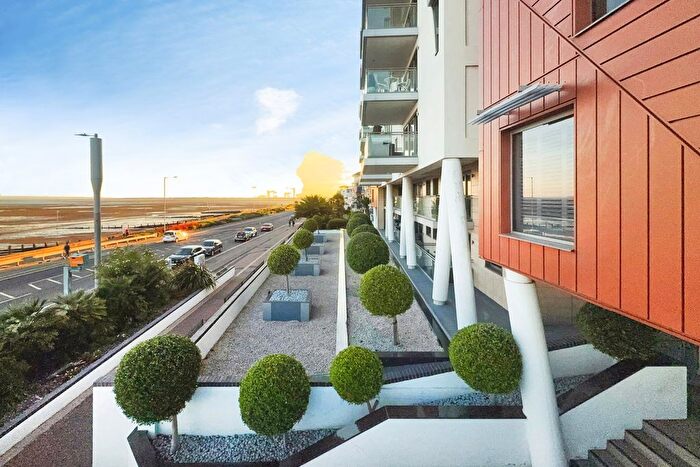 3 Bedroom Flat For Sale In The Leas, Westcliff-On-Sea, Essex, SS0