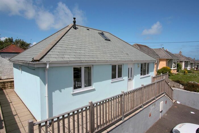 2 Bedroom Detached Bungalow To Rent In Porth Way, Newquay, TR7