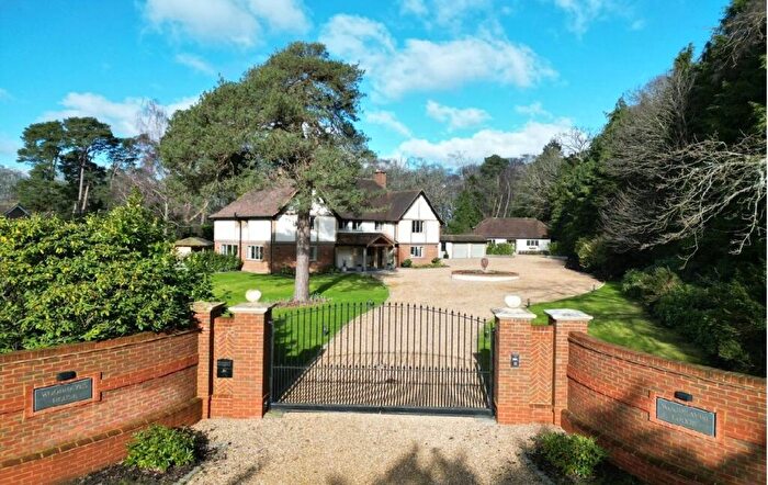 8 Bedroom Detached House For Sale In Compton Way, Farnham, GU10