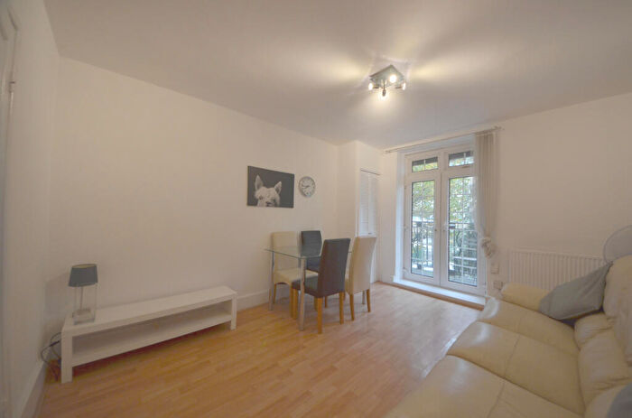 2 Bedroom Flat To Rent In Charlotte Terrace, Angel, London, N1