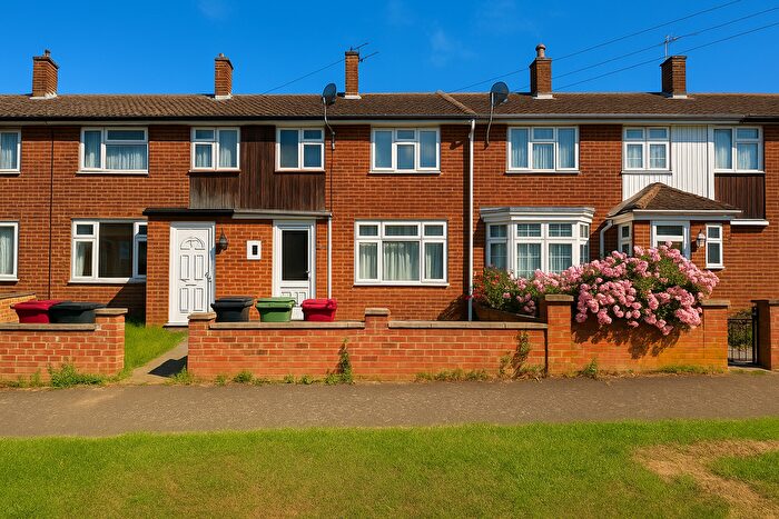 3 Bedroom Terraced House For Sale In Aldridge Road, Slough, SL2