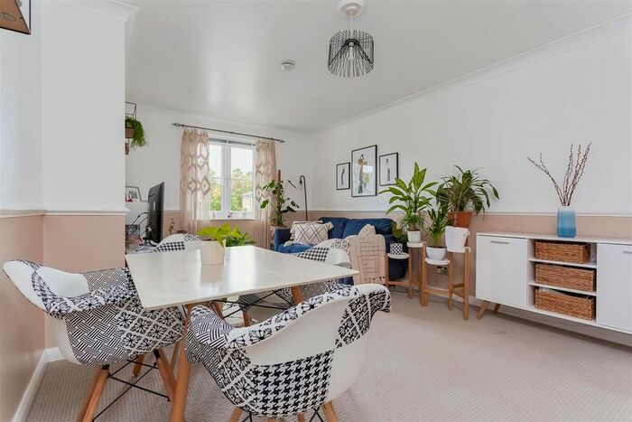 1 Bedroom Flat To Rent In Kingswood Drive, Sutton, SM2