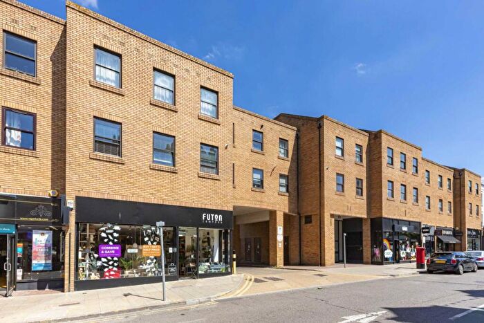 1 Bedroom Flat To Rent In Fife Road, Kingston Upon Thames, KT1