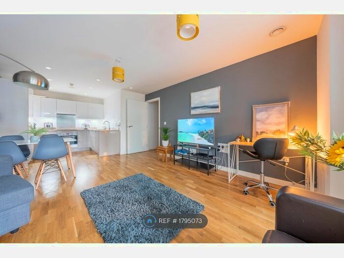 2 Bedroom Flat To Rent In Crossways, Slough, SL1