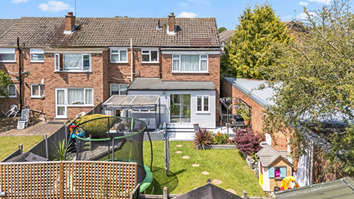 2 Bedroom Maisonette For Sale In Cherrydown Walk, Romford, RM7