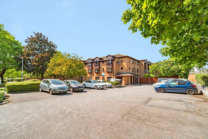 1 Bedroom Flat For Sale In Woodlea Court, Cowley, UB8