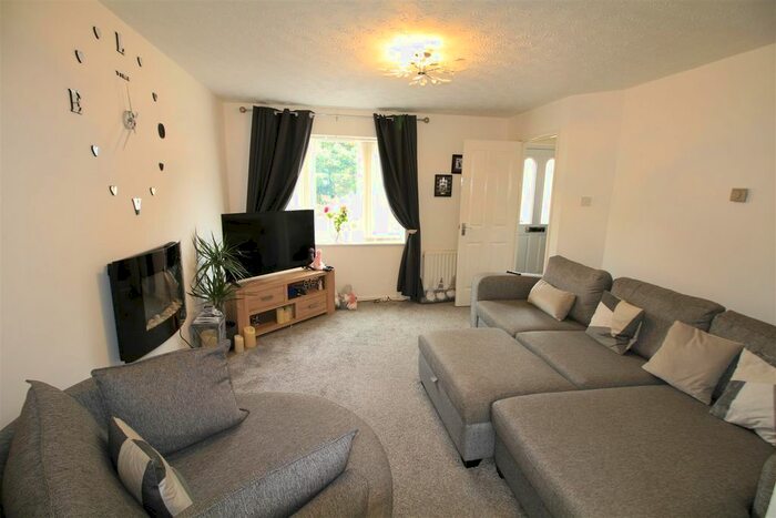 3 Bedroom Semi-Detached House To Rent In Honeysuckle Grove, Nottingham NG6