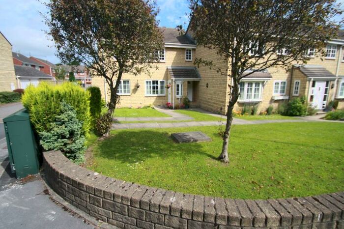 2 Bedroom Flat To Rent In Oakdene Court, Alwoodley, LS17