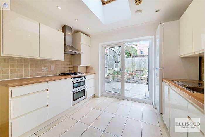 2 Bedroom Maisonette To Rent In Mostyn Avenue, Wembley, HA9