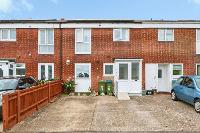 3 Bedroom Terraced House For Sale In Viking Close, Southampton, SO16