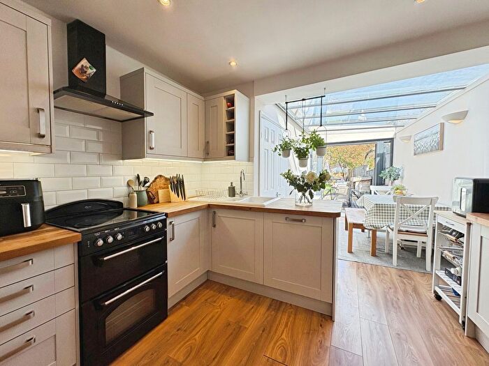 2 Bedroom Cottage For Sale In Poplar Road, Warmley, Bristol, South Gloucestershire, BS30