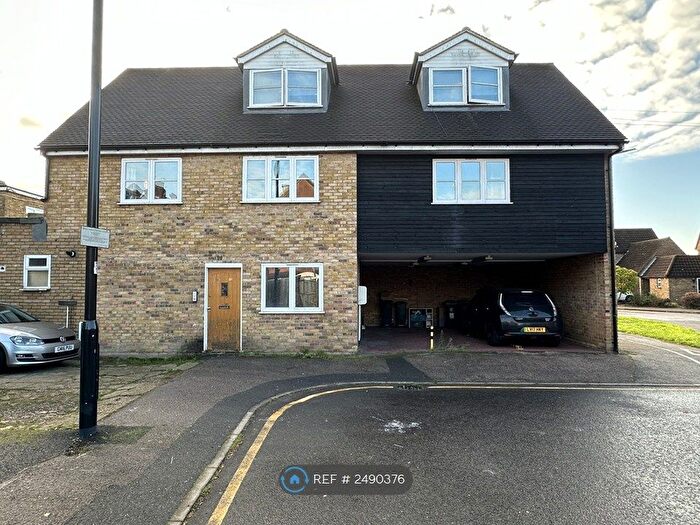 2 Bedroom Flat To Rent In Quaker Lane, Waltham Abbey, EN9