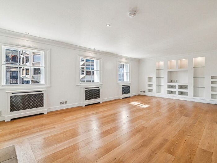 3 Bedroom Flat To Rent In William Street, London, SW1X