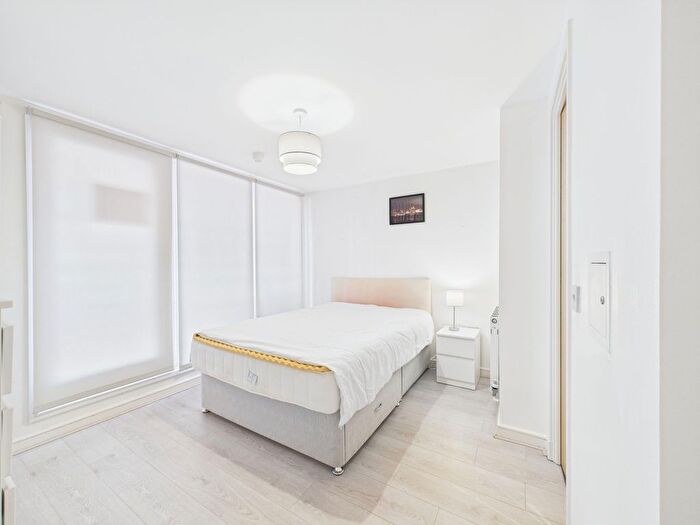 2 Bedroom Flat To Rent In Royal Quay, Liverpool, L3