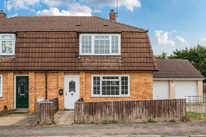 3 Bedroom Semi-Detached House To Rent In Lammas Close, Abingdon, Oxfordshire, OX14