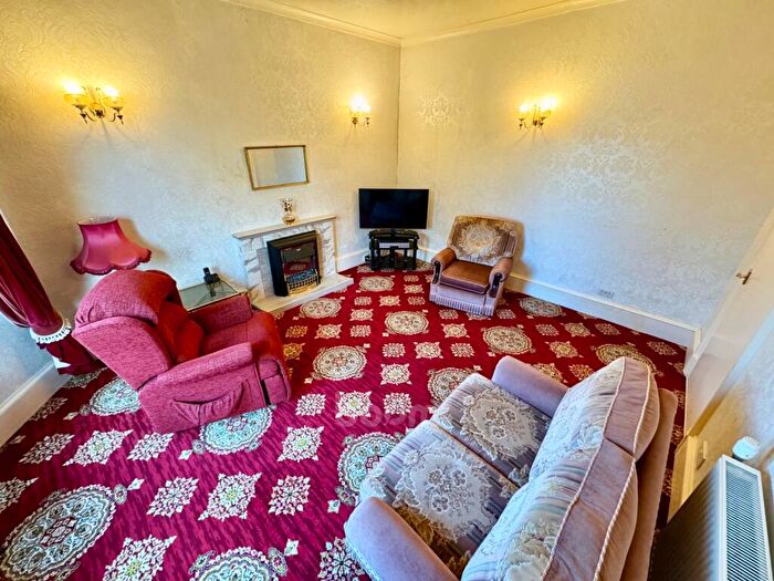 2 Bedroom Semi-Detached Bungalow For Sale In Grahamston Avenue, Glengarnock, KA14
